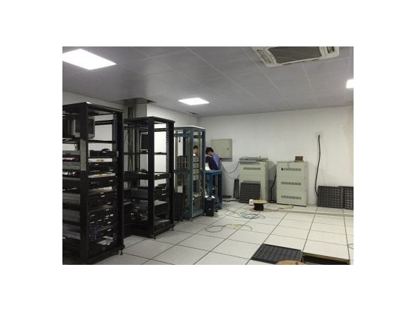 基于WEB的信息機房動(dòng)力環(huán)境管理系統