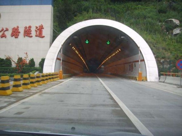 高速公路隧道機電設備與環(huán)境安全監控系統，給個(gè)報價(jià)！