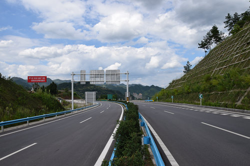 自動(dòng)運行的高速公路視頻監控配電箱管理系統